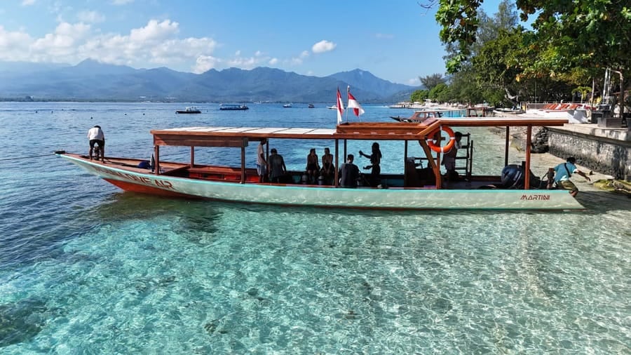 The shoreline of Gili Air seen from the water